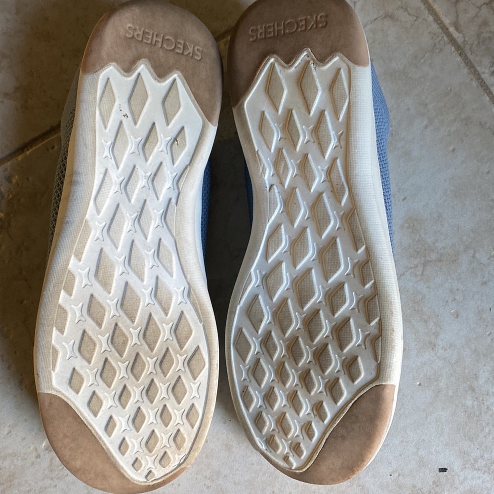 Sketchers Sneakers - Picture 5 of 6
